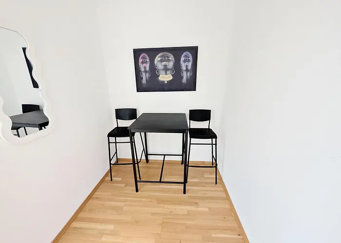 Проживание в семье Lovely In Maerzstrasse Area Mz49