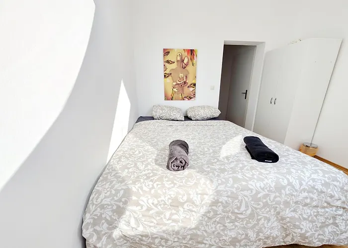 Проживание в семье Lovely In Maerzstrasse Area Mz49