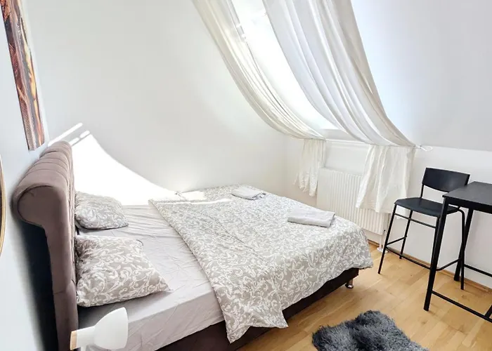 Проживание в семье Lovely In Maerzstrasse Area Mz49