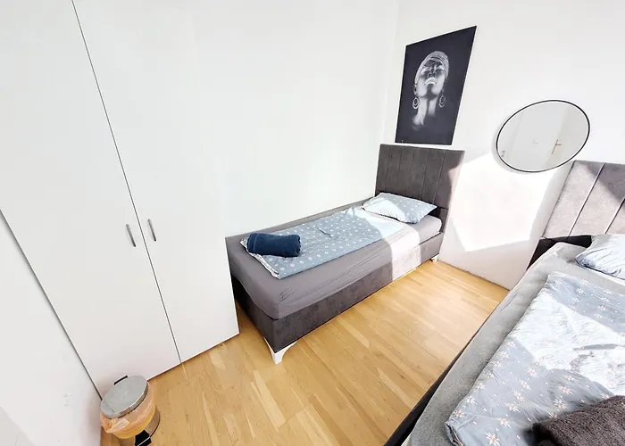 Проживание в семье Lovely In Maerzstrasse Area Mz49